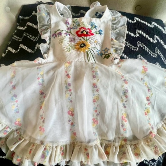 Other - Hand embroidered pinny 3T
